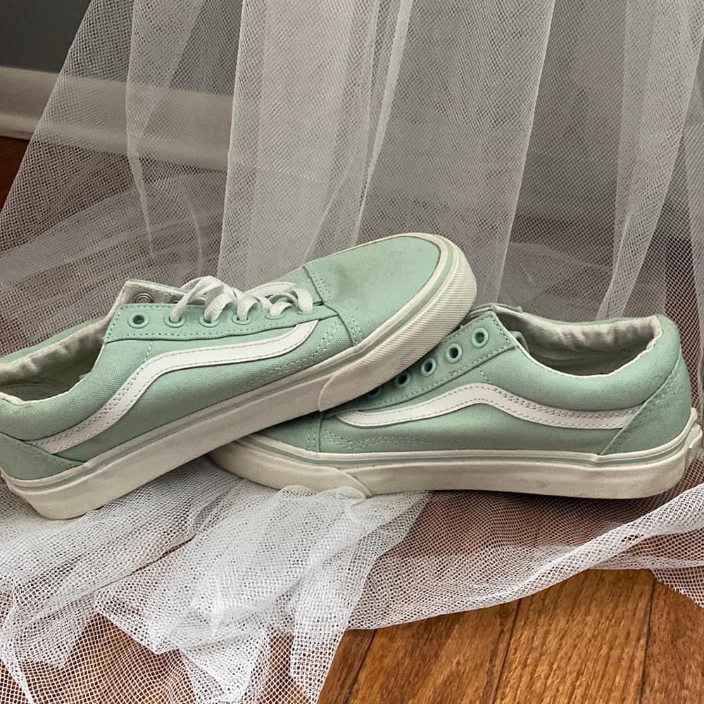 Gently used mint Vans size 7 1/2